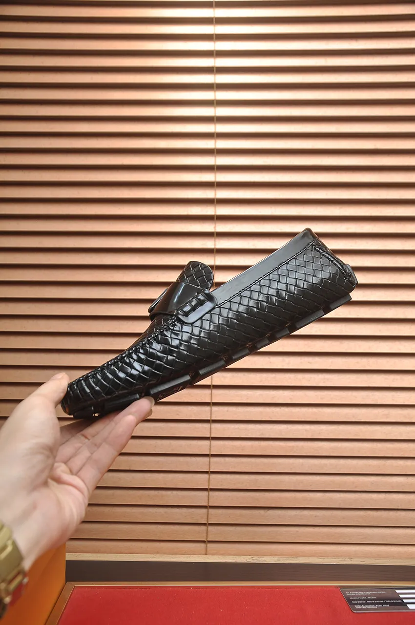Men's men's shoes💰460💶 [LV Doudou shoes] (water-dyed cowhide lining) new model is on the market, available on the official website. The new Doudou shoes are processed into single-color materials, and the uppers are made of imported woven cowhide material. The body of the shoe is fully hemmed with mark thread, and is lined with imported original cowhide leather. The elegant shoe shape is super suitable for all-matching, and the size is 38-44.